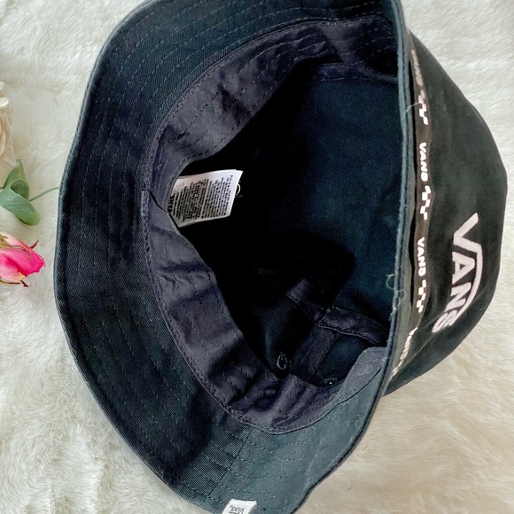 New with tags VAN’S logo BUCKET HAT. Black with logo all around & on side & back - Picture 4 of 4